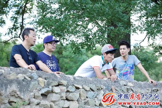 《爸爸去哪儿》首播萌翻网友 网友忆童年感恩父爱