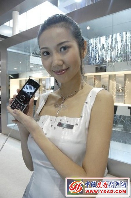 美女与手机斗艳亚洲电信展众模特图赏