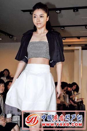 乐基儿怕记者问臀部红唇纹身熊黛林安慰郭富城