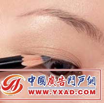 图解:内双眼皮美眉的魔力眼线