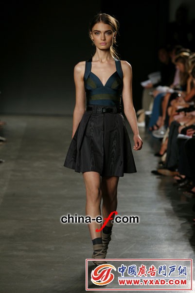 �崺����OL��ɫС��ȹ