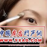 今夏适合职场新人的简单自然妆容DIY方法