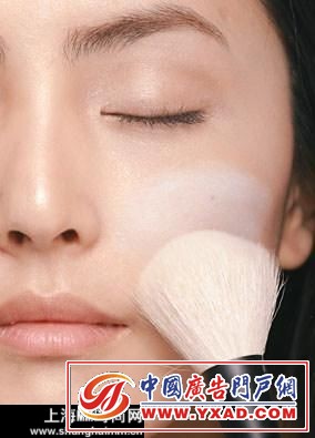 回归自然妆容 今夏热门无暇裸妆画法秘诀