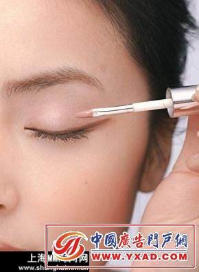 回归自然妆容 今夏热门无暇裸妆画法秘诀