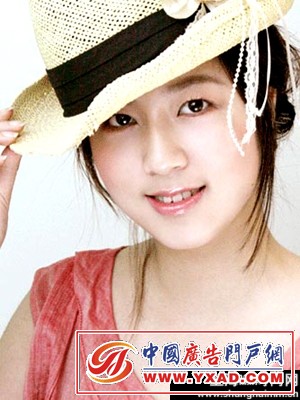 夏季变身大作战 粉橙时尚妆容DIY方法